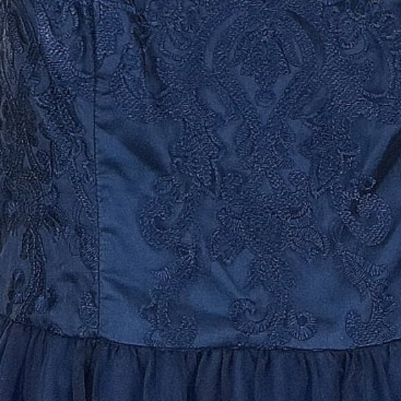 Chi Chi London Navy Gown - Picture 5 of 7